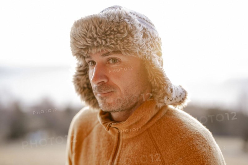 Man with bonnet