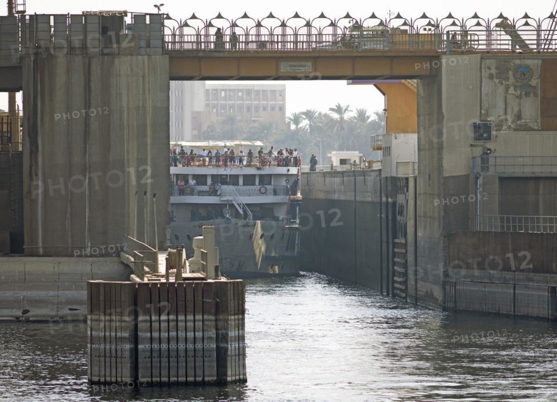 Locks for cruise ships on the Nile