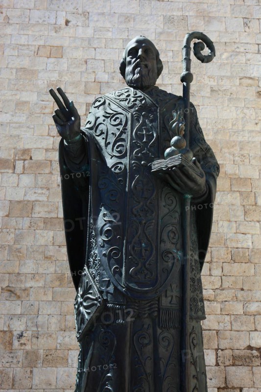 Figure of the saint at the Basilica of San Nicola