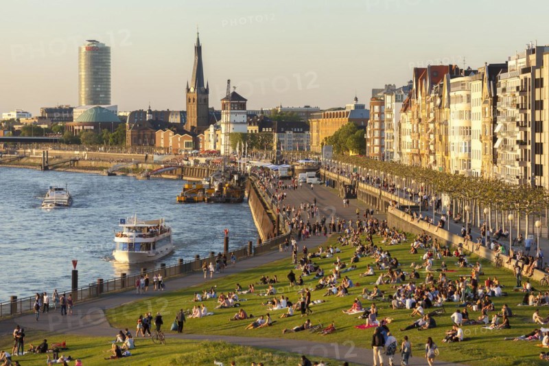 Outdoor sunny view of crowd of people sit