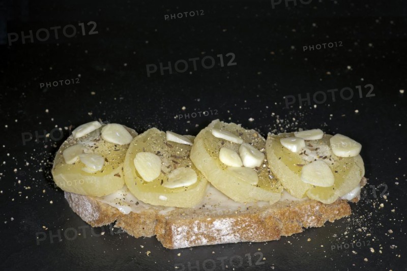 Harz cheese on mixed bread with lard