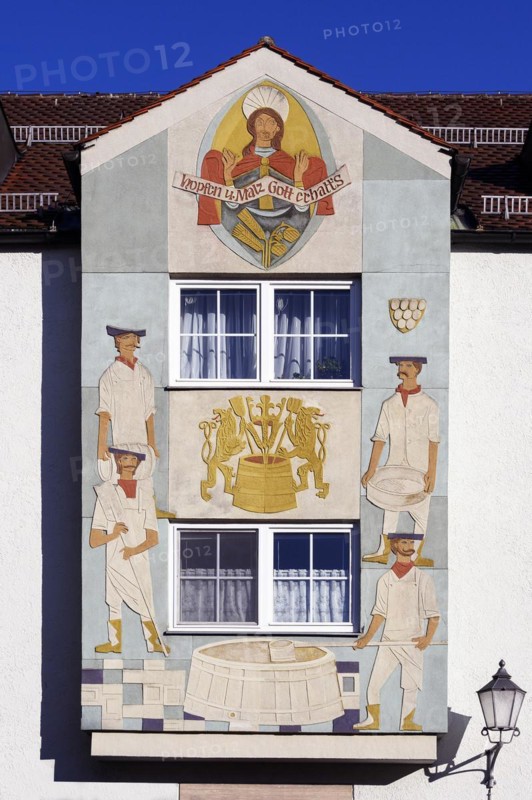 Wall painting with coat of arms