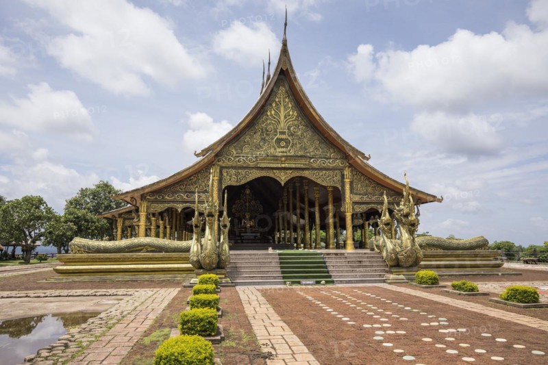 Temple Wat Sirindhorn Wararam
