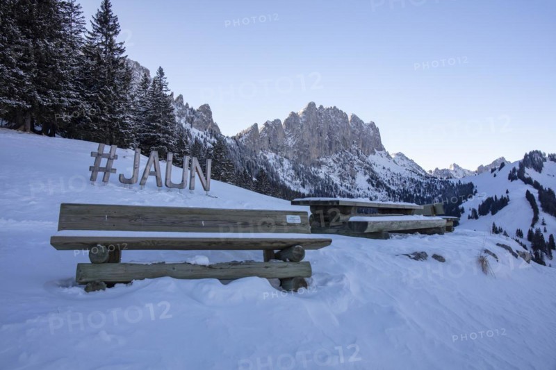 Installation Hashtag Jaun below the Gastlosen and the Marchzaehne