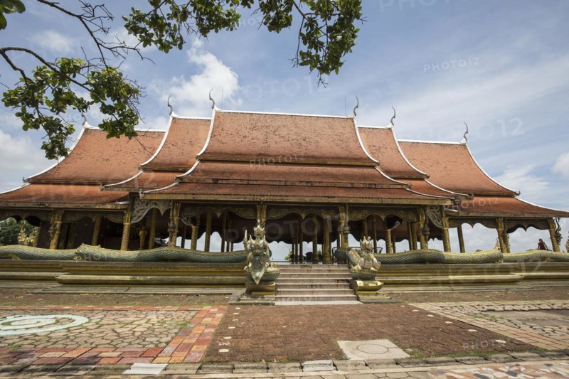 Temple Wat Sirindhorn Wararam