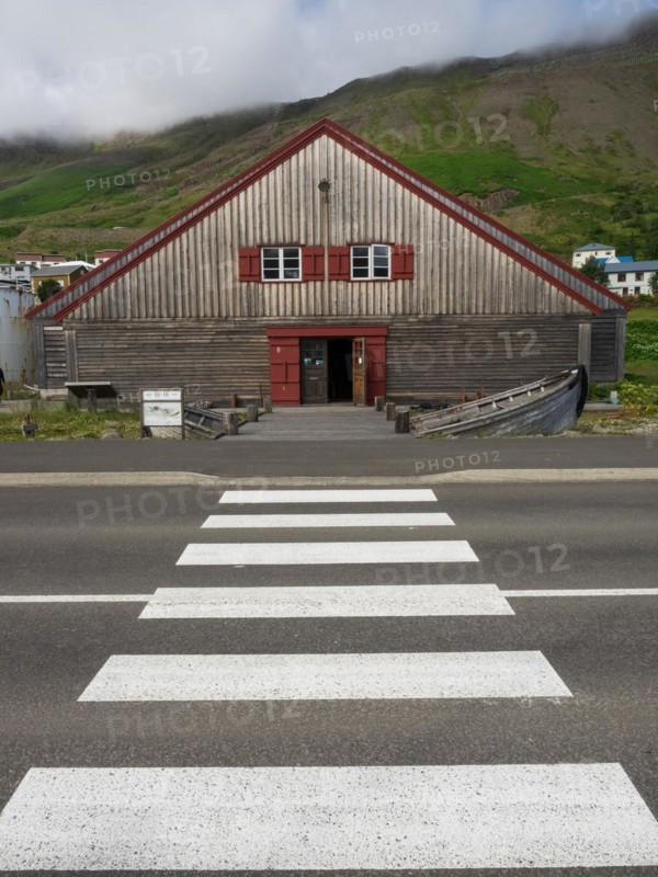 Zebra crossing to the boathouse