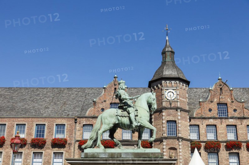 Jan Wellem Equestrian Statue in front of the city hall