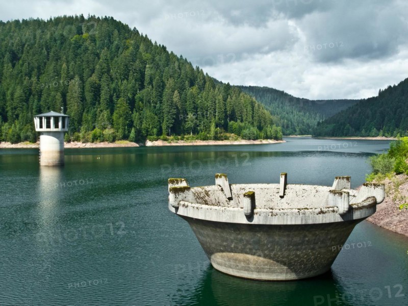 Water intake tower and overflow funnel in the reservoir of the Kleine Kinzig dam