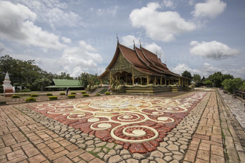 Temple Wat Sirindhorn Wararam