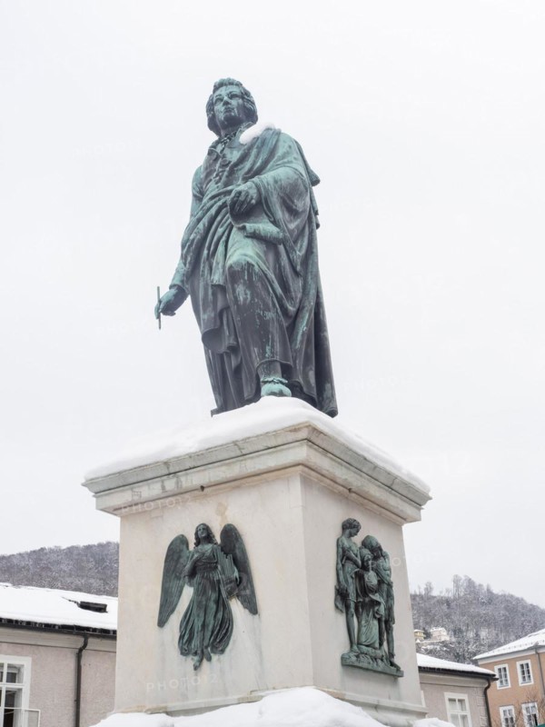 Mozart Monument on Residenzplatz