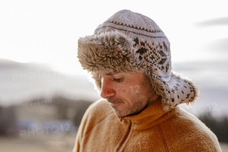 Man with bonnet