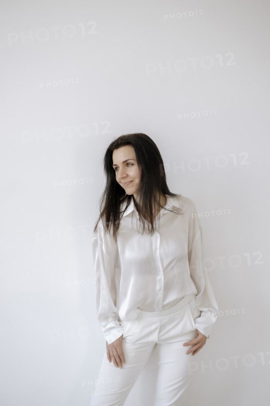 Dark haired woman 35+