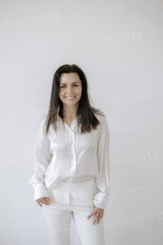Dark haired woman 35+