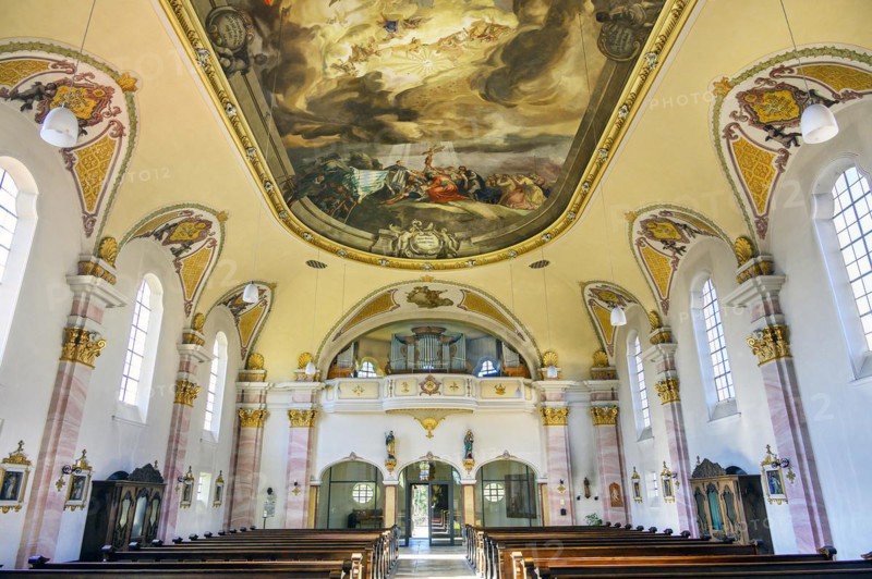 The heritage-protected Roman Catholic parish church of the Assumption of the Virgin Mary is a neo-baroque sacred building in Kottern