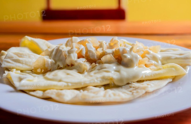 Traditional Cheese with Pickled Onion