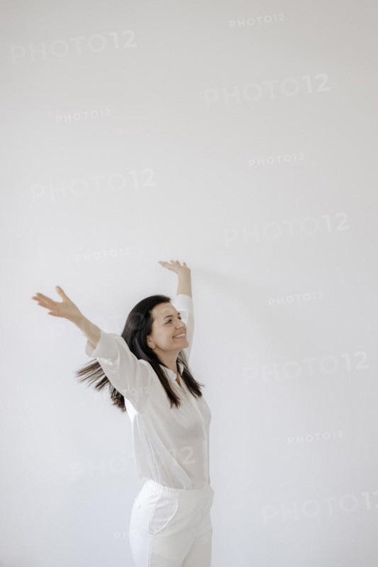 Dark haired woman 35+