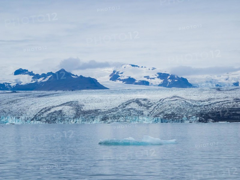 Glacier calving into Joekulsarlon Glacier Lagoon