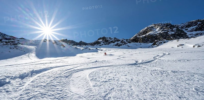 Skiers skiing downhill in Stamser Karle