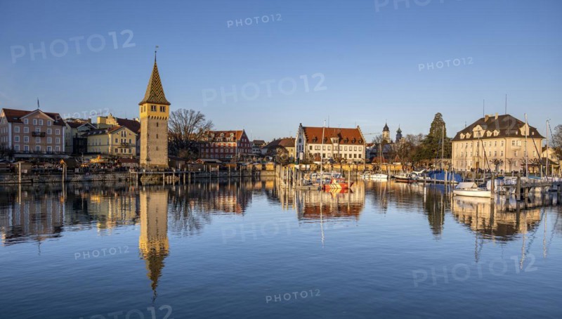 Harbour promenade with Mangturm in the evening light