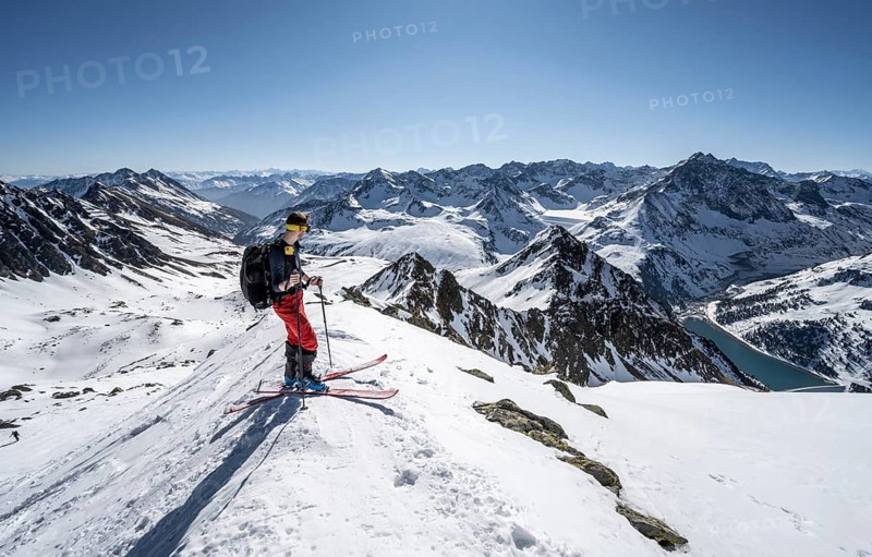 Ski tourers climbing Pirchkogel