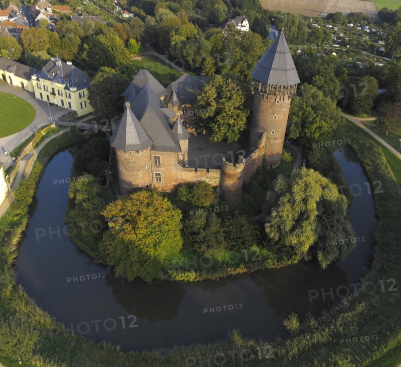 Moated castle Linn