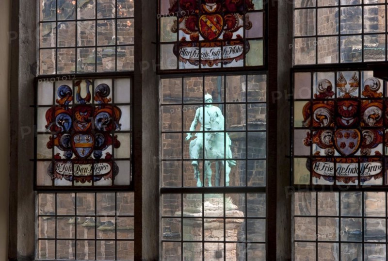 View from the upper town hall hall of the statue of Bismarck next to the cathedral