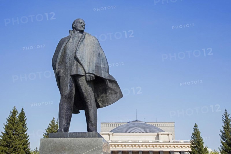 Statue of Lenin in front of the Novosibirsk Opera and Ballet Theatre in the city center of Novosibirsk