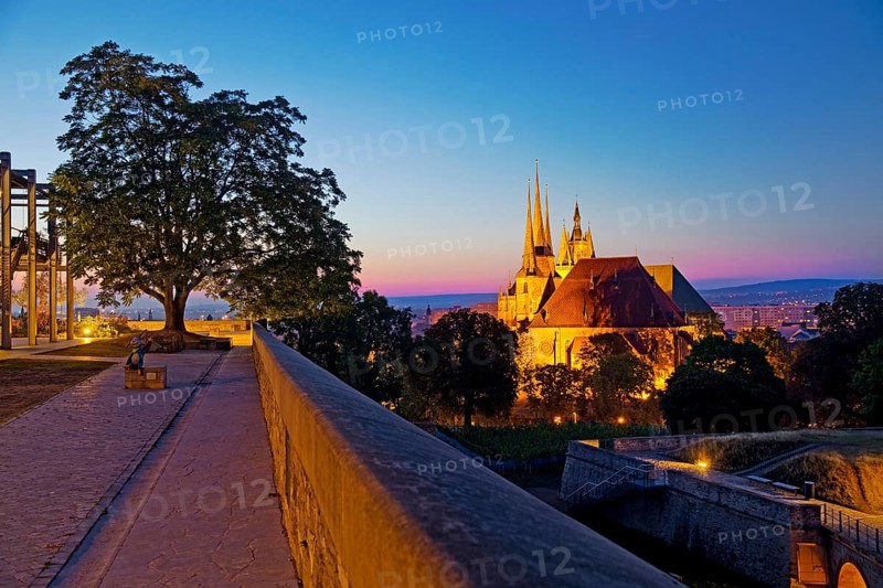 City view with Severi Church and Erfurt Cathedral at dawn