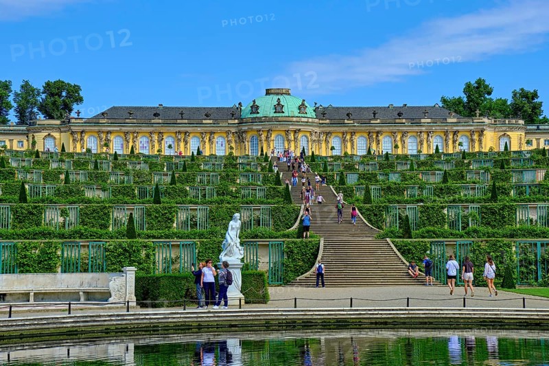 French Rondell and Great Fountain with view over the vineyard terraces to Sanssouci Palace