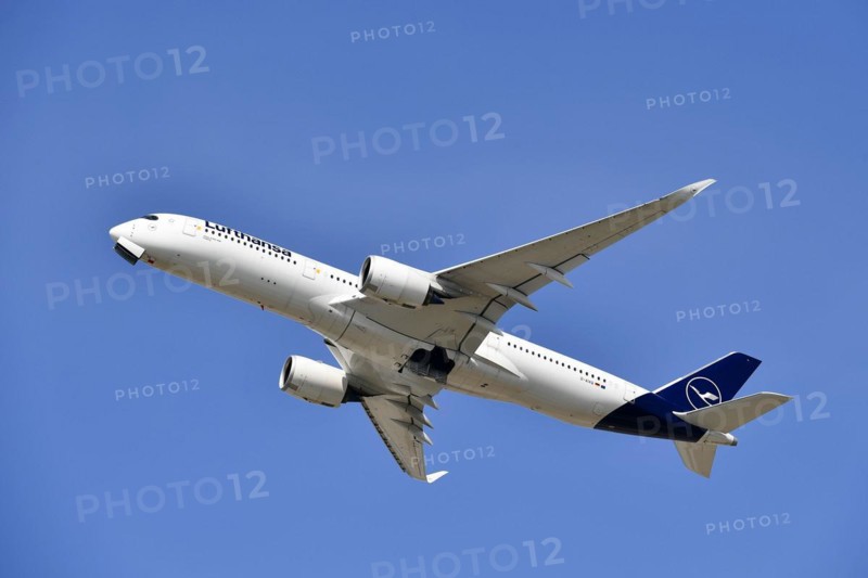 Taking off Lufthansa Airbus A350-900
