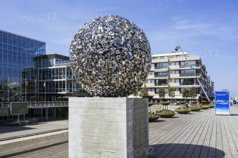 Artwork Really Shiny Things That Dont Really Mean Anything by Ryan Gander during Beaufort 2018 at Koksijde