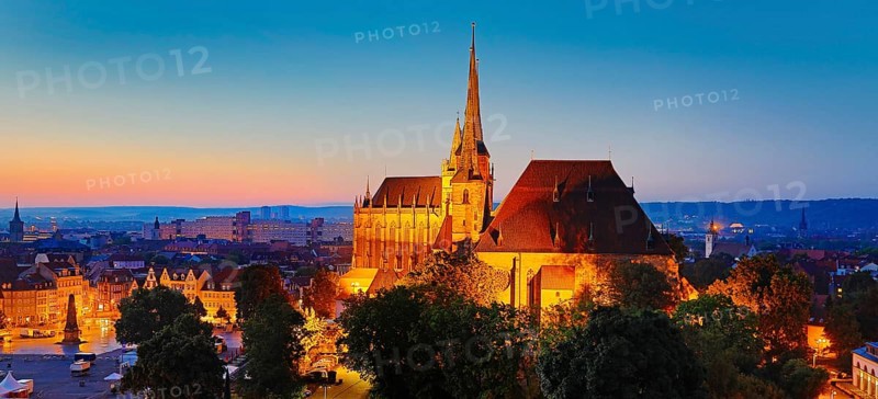 City view with Severi Church and Erfurt Cathedral at dawn