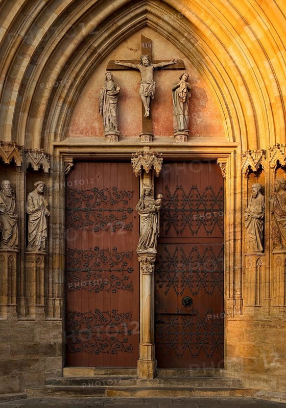 Triangle portal with the twelve apostles