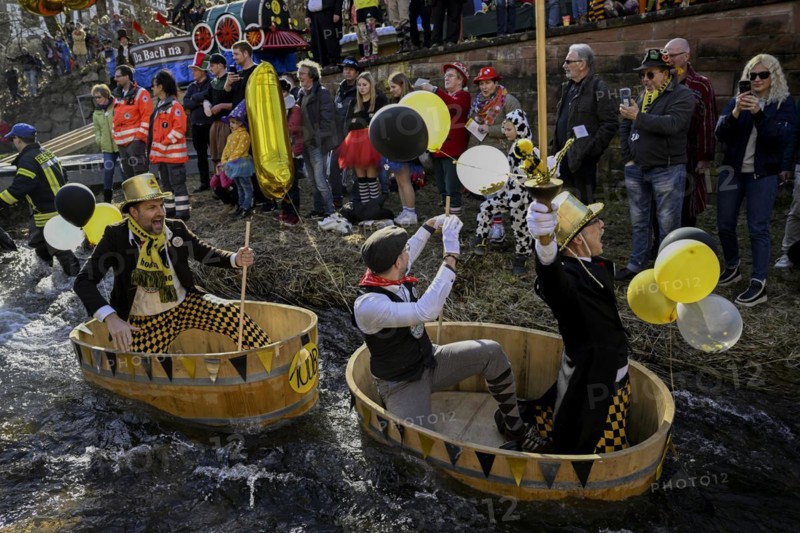 Zuber 100 Jahre Junges Parlament auf dem Fluss Schiltach