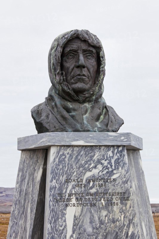 Statue of Roald Amundsen
