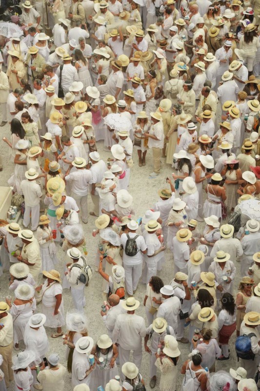 Los Indianos is the central event of the Palmerian Carnival on La Palma and dates back to the return of emigrants from Central America and Cuba. Participants are almost all residents of St. Cruz and tourists