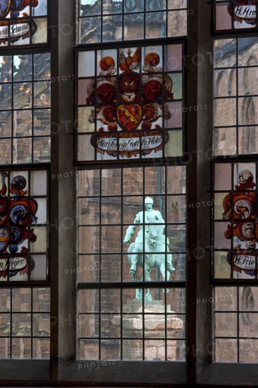 View from the upper town hall hall of the statue of Bismarck next to the cathedral