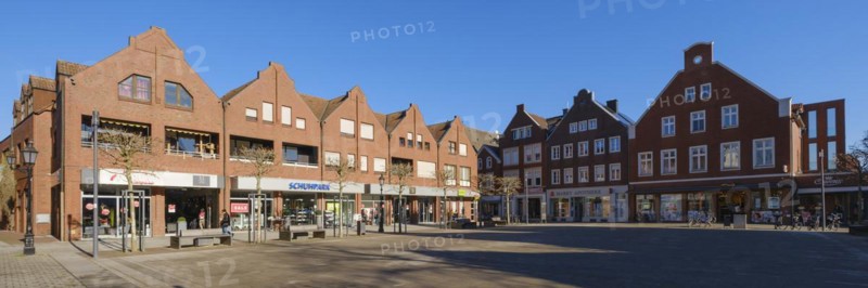 Commercial building on the market square