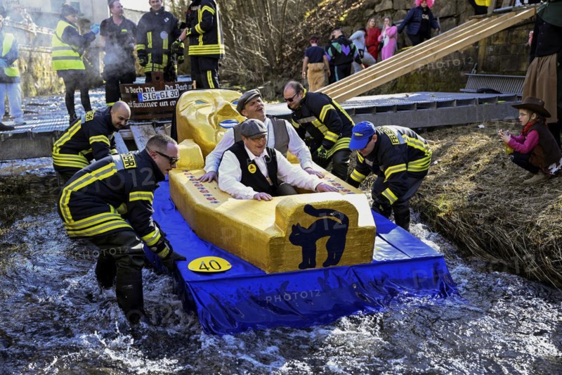 Zuber Tutanch-Da-Bach-na riders on the river Schiltach