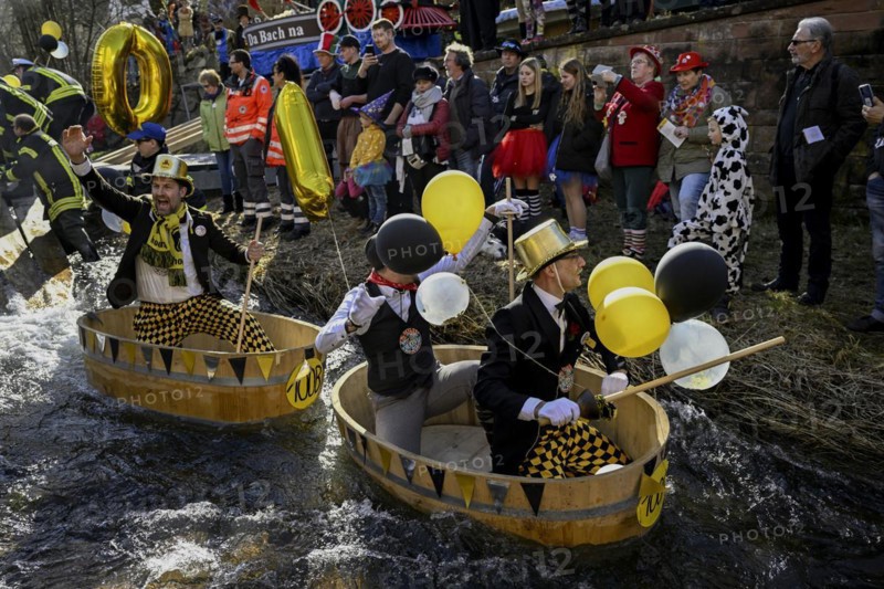 Zuber 100 Jahre Junges Parlament auf dem Fluss Schiltach
