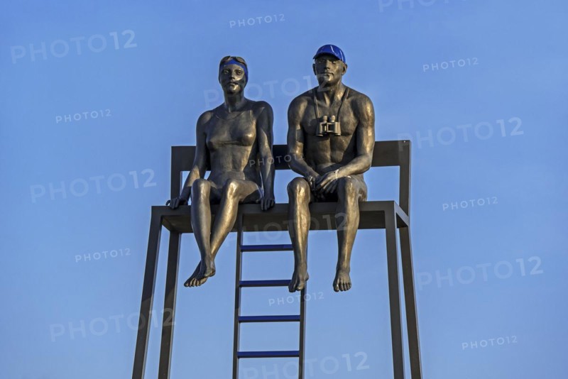 Bronze sculpture Soccoristas de Biarritz X-X by Aurora Canero in the dunes along the North Sea coast at Knokke-Heist