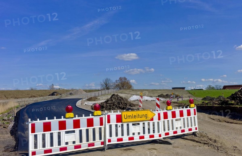 Raising the dyke at Aschwarden