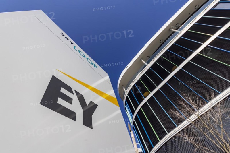 SkyLoop building at Stuttgart Airport