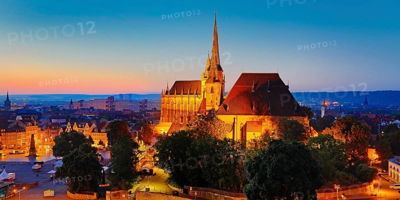 City view with Severi Church and Erfurt Cathedral at dawn