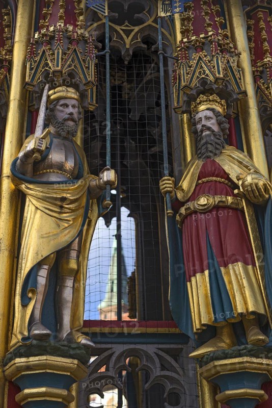 Figures at the Beautiful Fountain: left Elector of Saxony
