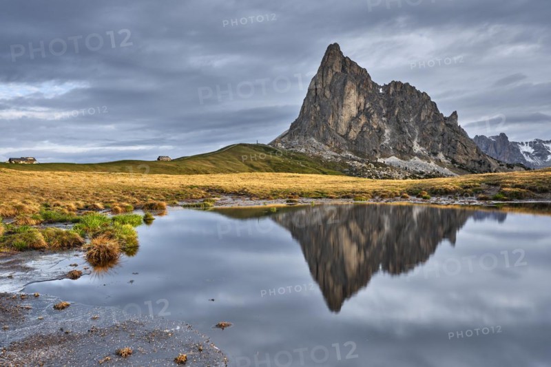 Mountain lake with mountain panorama in the morning light