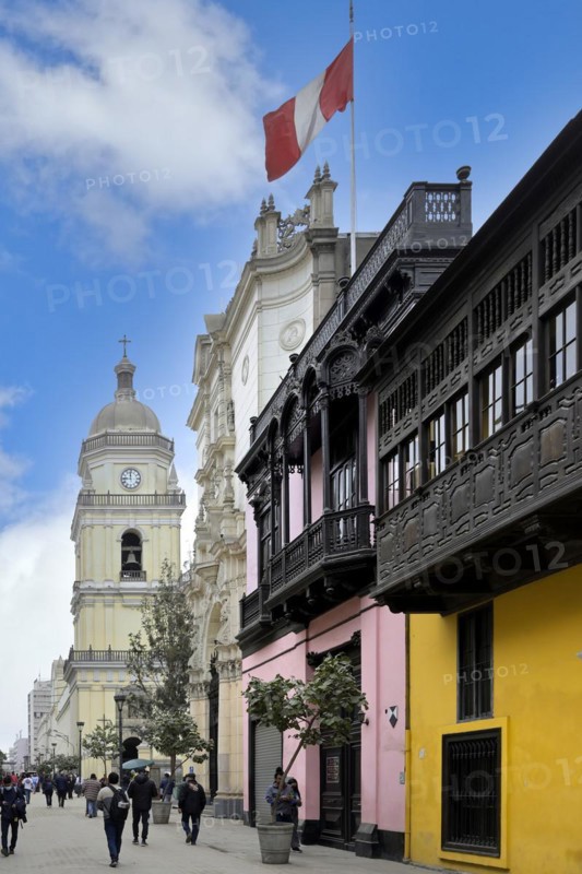 Balcony of the Goyeneche House and San Pedro Church