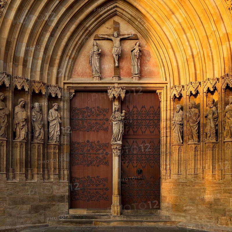Triangle portal with the twelve apostles