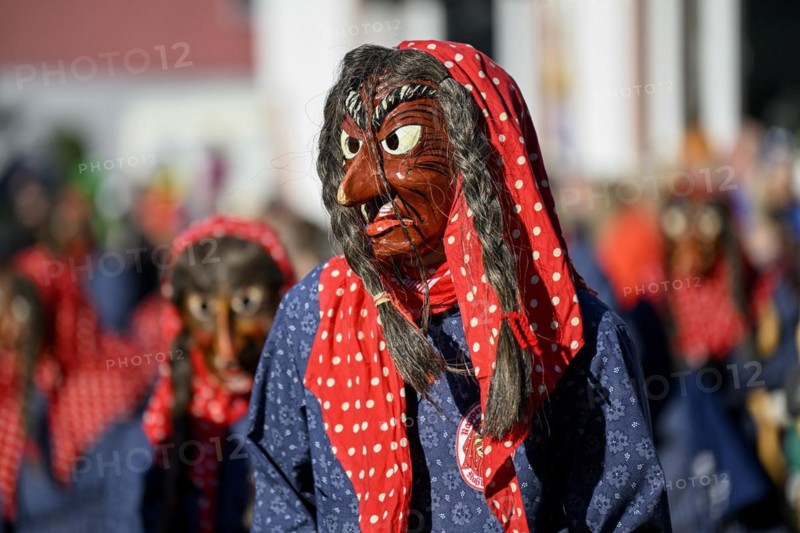 Narrenzunft Rappenloch-Hexen from Nussbach at the big carnival procession