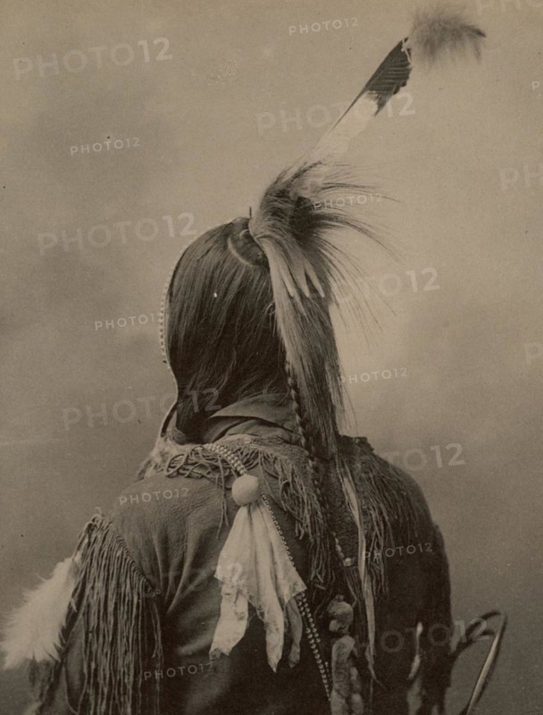 Indian, Omaha, dancing bonnet and hair ornament, feather, after a picture by F.A.Rinehart, 1899, Omaha are a North American Indian tribe from the Dhegiha branch of the Sioux language family, Historic, digitally restored reproduction of an original from the period